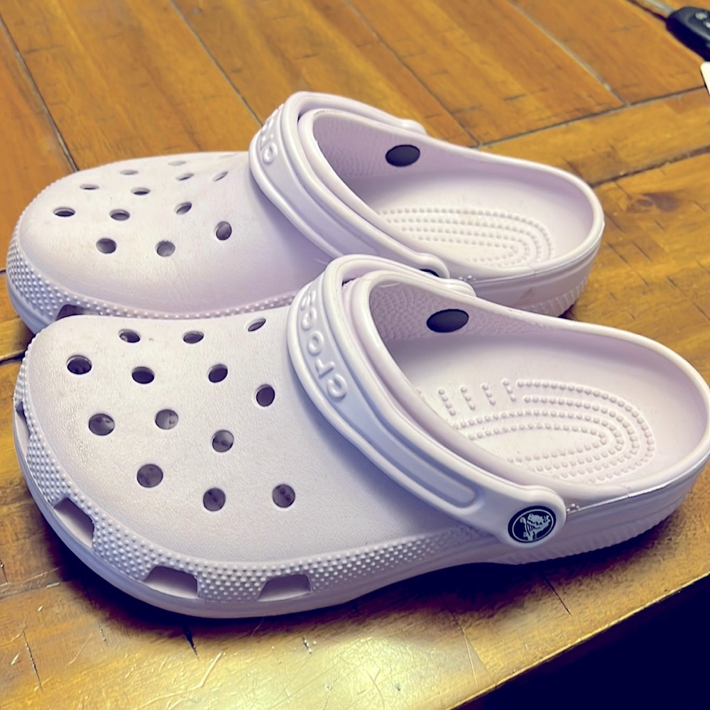 Lavender crocs size J 5. Only worn twice, great condition.